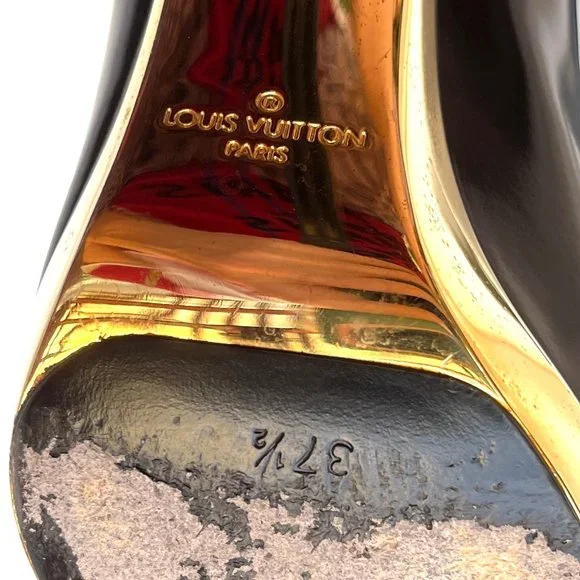 Auc Louis Vuitton Black Leather gold metal trim Pumps 7,5 Rare! $1000 - Picture 8 of 17